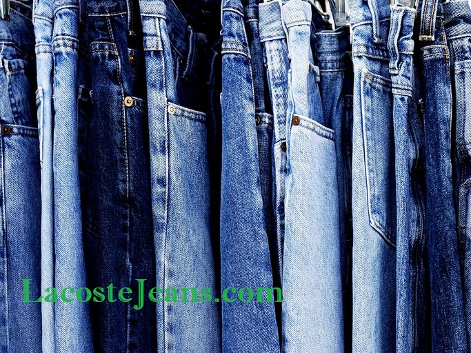 Jeans Levi’s Kebut Produksi Namun Adakan Pemecatan Massal